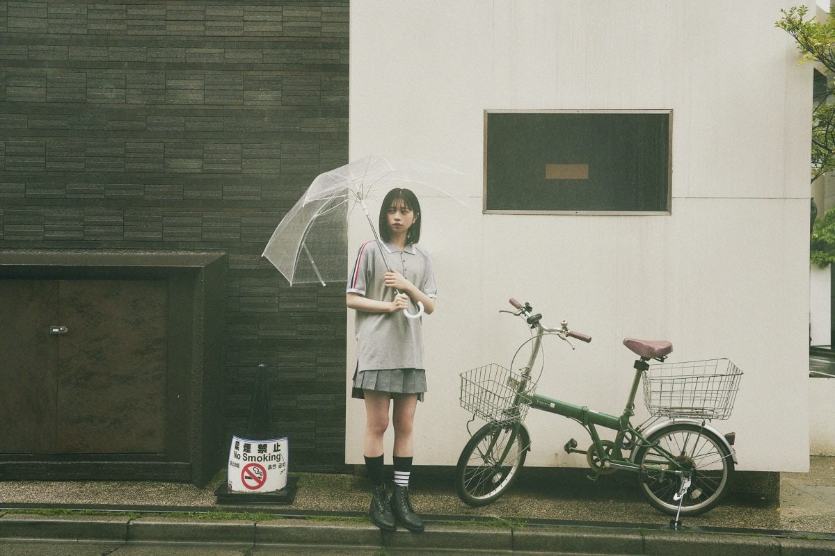 傘と自転車と桜田ひより