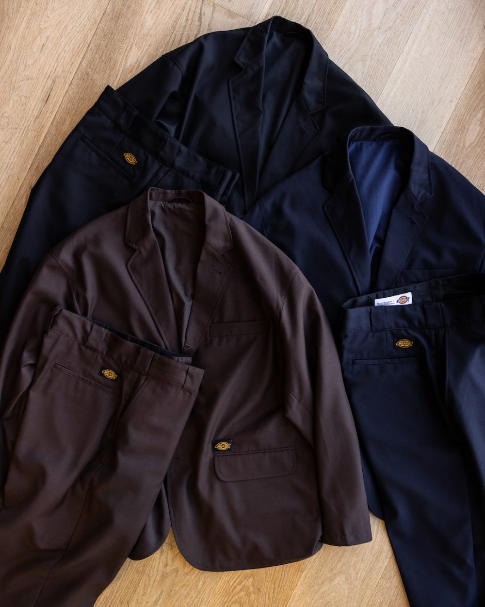 オトナの色気漂うセットアップ】Dickies×TRIPSTERがより上品かつ