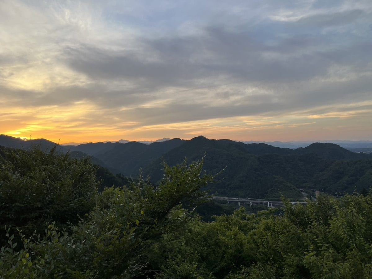 高尾山山頂の景色の名物とも言える夕焼け