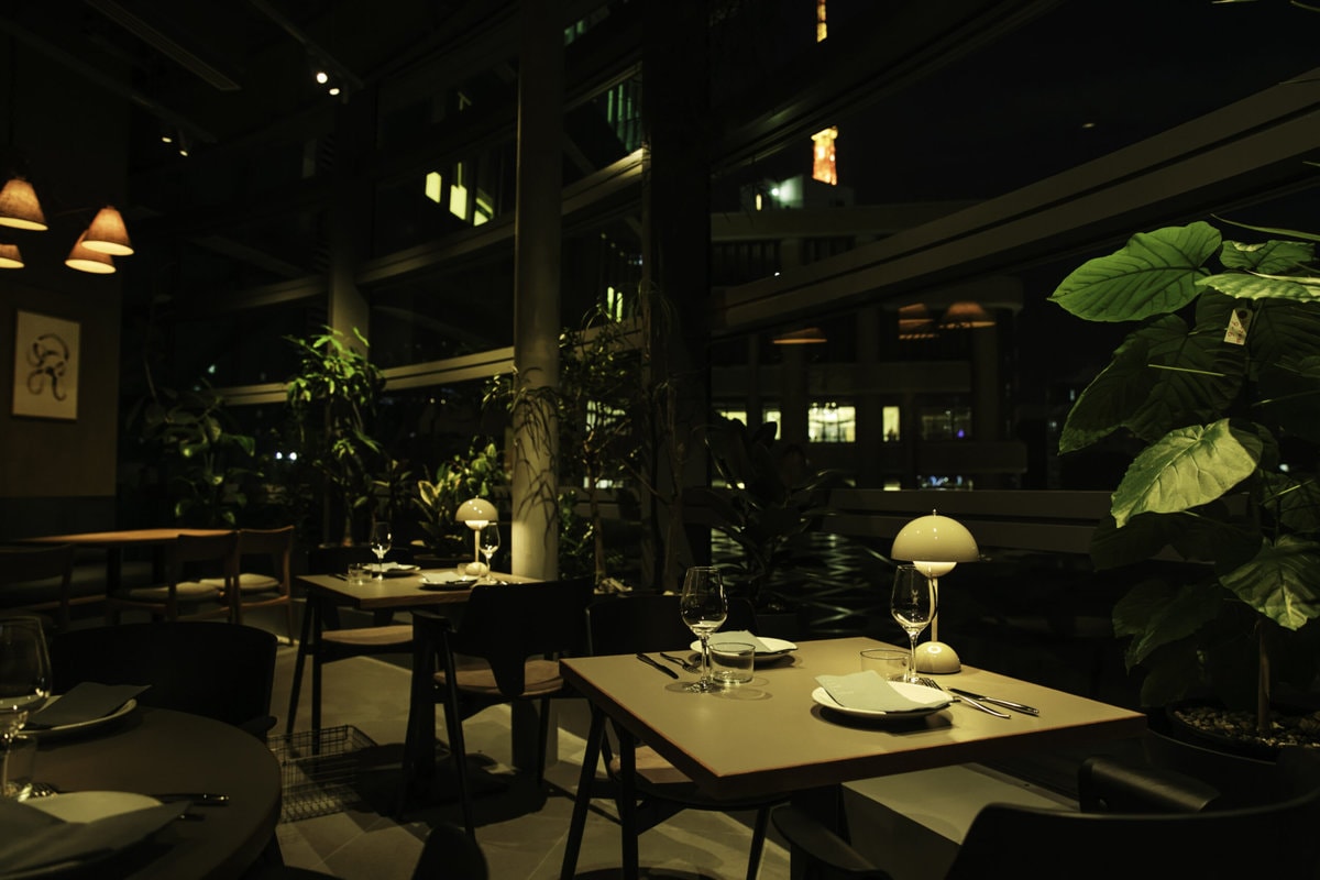 「RACINES」ではランチ・カフェ・アペロ・ディナーと、それぞれの空間と料理がラインナップ。