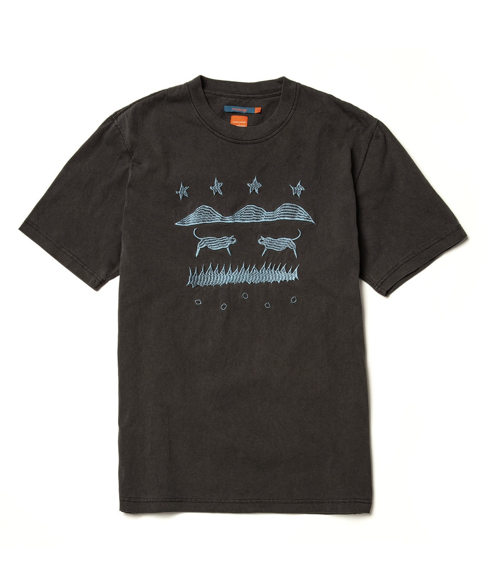 Tシャツ / アート刺繡（3色展開） ¥9,350