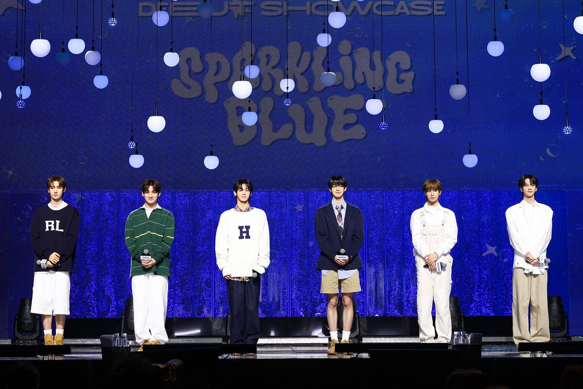 1st Mini Album「Sparkling Blue」発売記念メディアショーケースに登場したTWS（トゥアス）(P)&(C) PLEDIS Entertainment