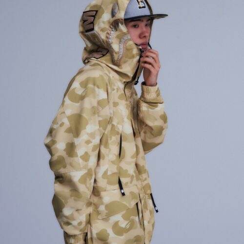 A BATHING APE®スノーボードジャケットのアニバーサリーモデル