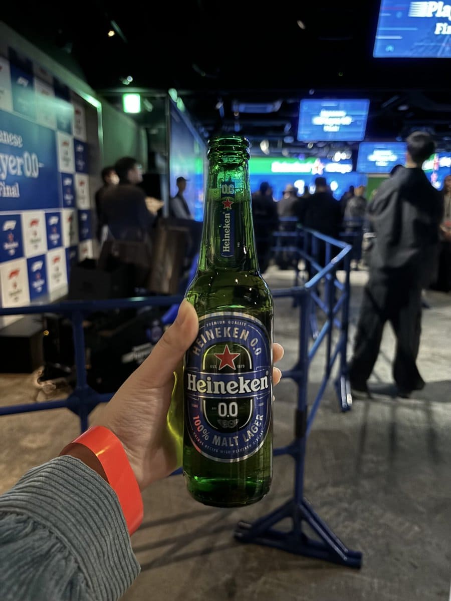 会場で配られていた「Heineken® 0.0」をお供に