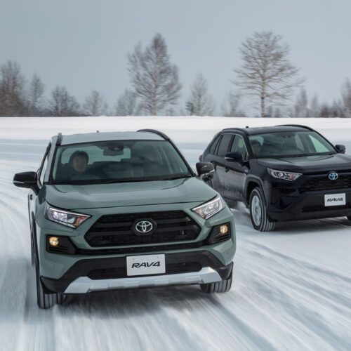 「見た目は悪路に強そう」なRAV4だが、しっかりと悪路に強いメカニズムになっているのも魅力的なポイント