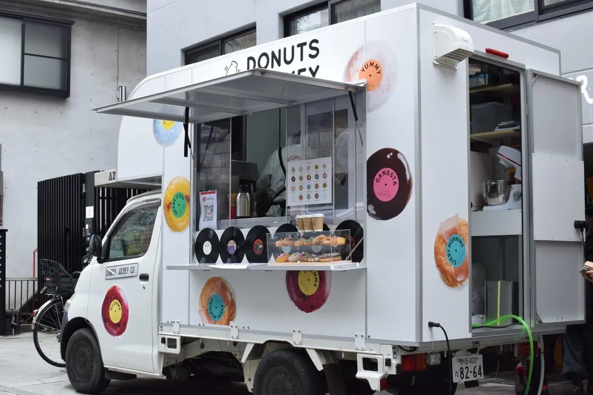 第2位　レコード屋のようなドーナツショップが渋谷に誕生！18種類のドーナツを楽しめる「Donuts Jockey」