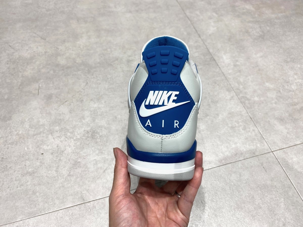 Nike（ナイキ）のエア ジョーダン 4 レトロ "インダストリアルブルー"