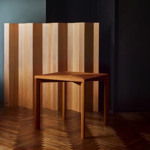 【幻の名作インテリアが復刻】北欧・デンマーク家具の名匠ポール・ケアホルムの貴重な木製家具「PK70」と「PK111」