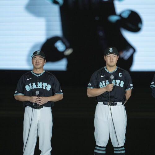 公式ファンクラブ「CLUB GIANTS」会員200組400人を前に、岡本和真キャプテン、長野久義、菅野智之、戸郷翔征の4選手が登場し、それぞれの意気込みを語った発表会。