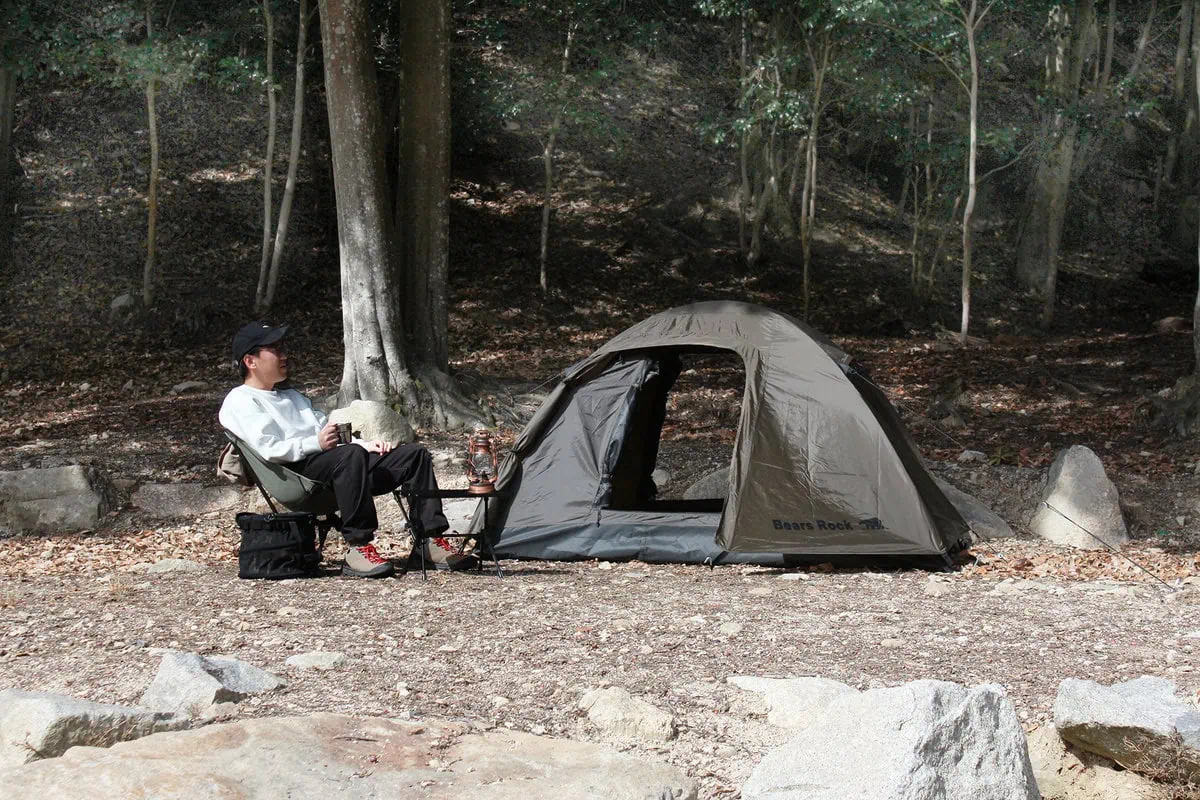 第1位　【ツーリング時の理想的なテント】積みやすく組み立てやすい「Bears Rock」のハヤブサテント