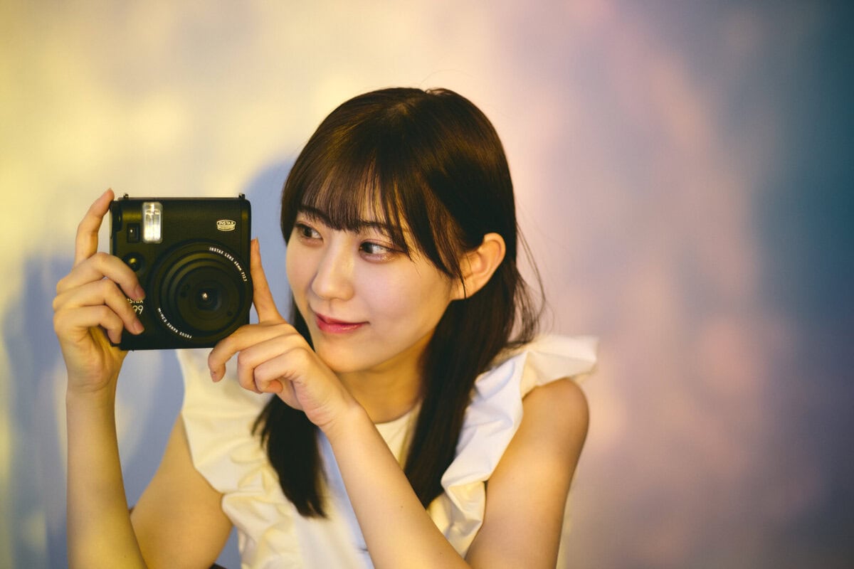 【プロカメラマンが絶賛したチェキ「instax mini 99™」】最上位モデルの多彩な機能によって“日常の一瞬がアートに”なる！