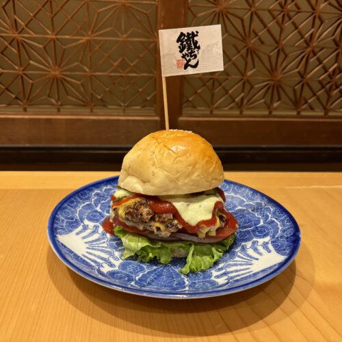 鐵ちゃん　まぐろ×牛 チーズスマッシュバーガー