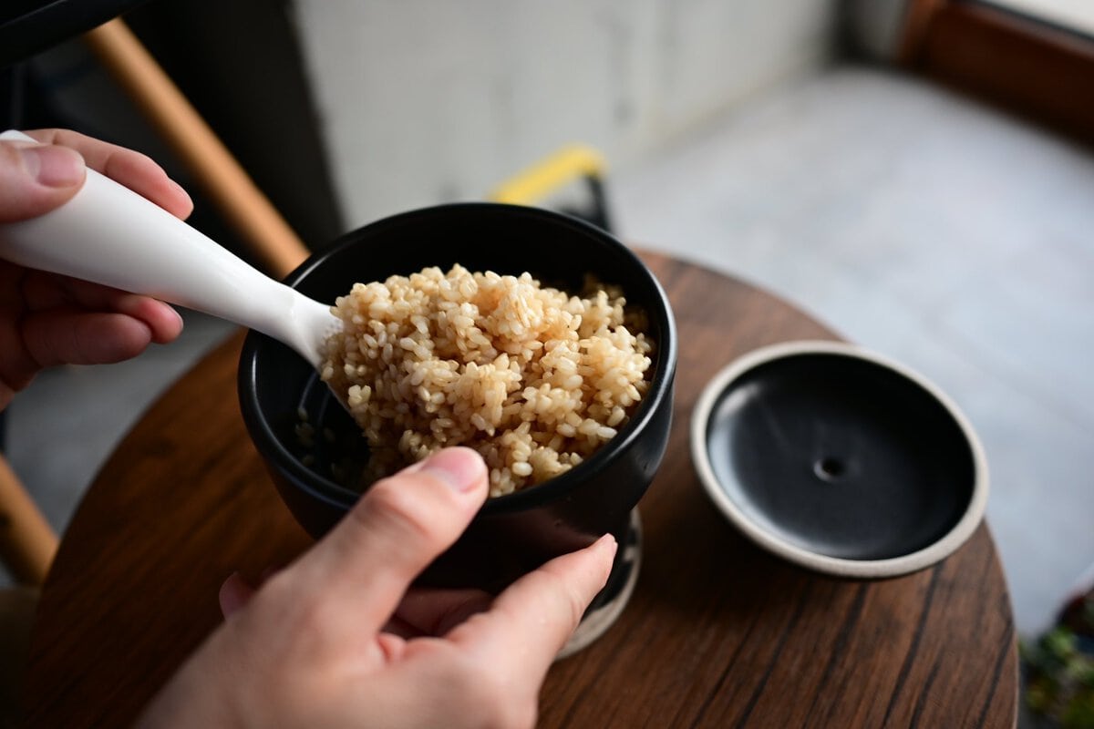 なかなか理想の炊き具合が難しい土鍋ごはん。せっかく時間をかけて炊飯したのに、火加減のミスがあってはすべてが水の泡ということで、挑戦できない方も多いはず。うれし炊き ハイブリッド プライスであれば、そういった懸念点をすべて払拭してくれる。電子レンジだけでかんたんに、ぜひとも炊きたて土鍋ごはんを楽しんでいただきたい。