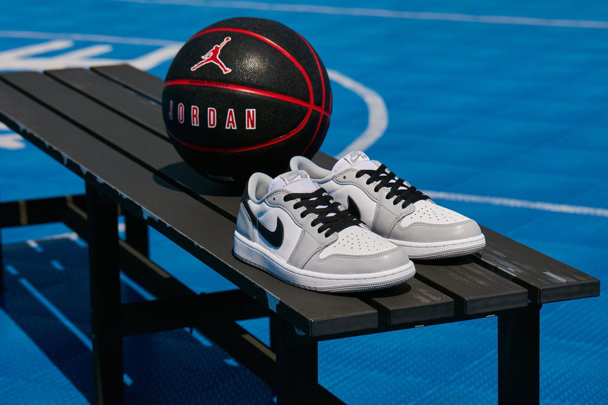 NIKEのJORDAN BRANDにおいて不動の人気を誇り、愛され続けている『AIR JORDAN 1 LOW』シリーズ。マイケル・ジョーダンがNBAからMLBへの挑戦をした時に入団したチームカラーから着想された新色が登場する。