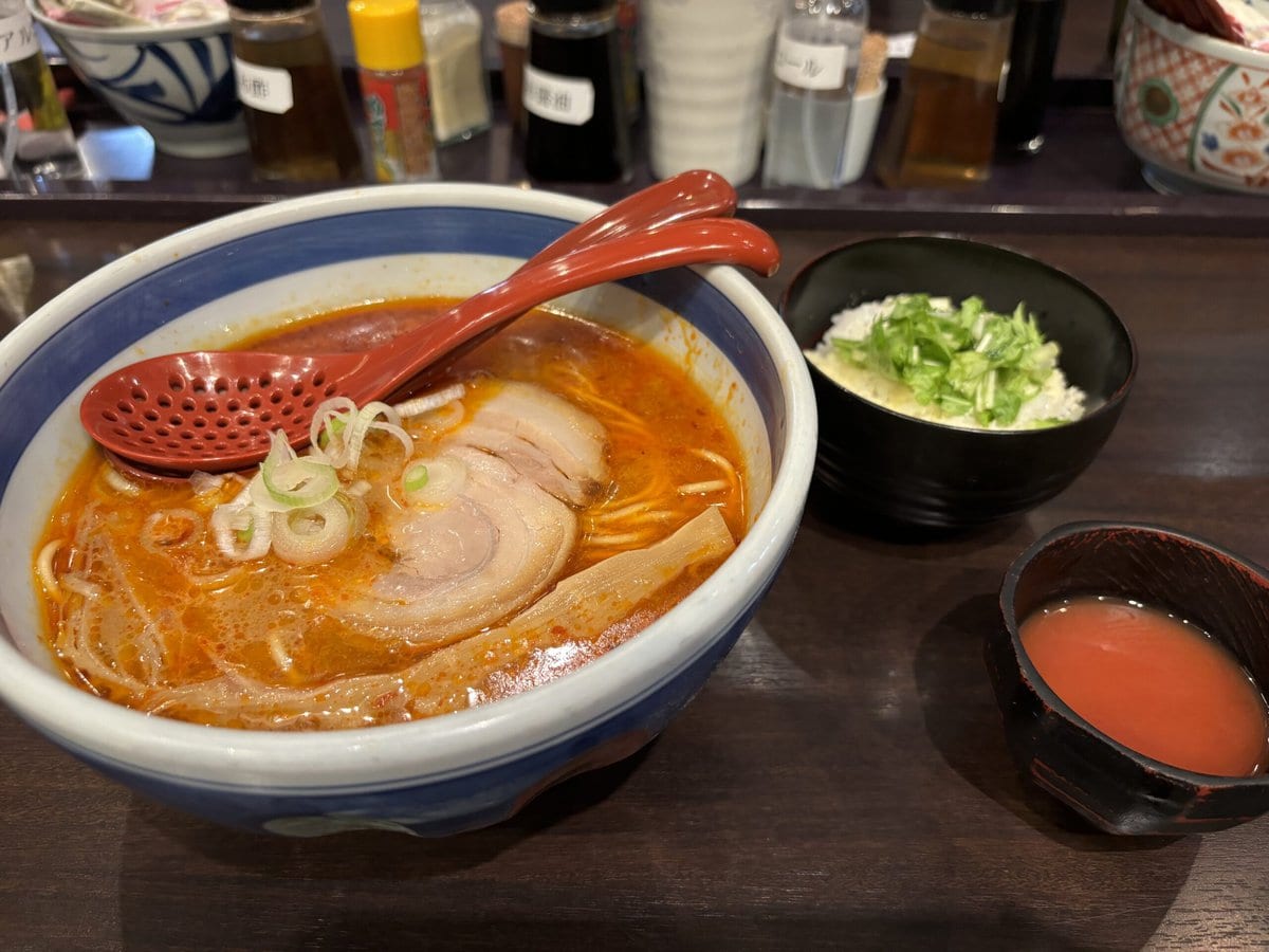 東京駅 斑鳩『海老チリ 3 変化らー麺』