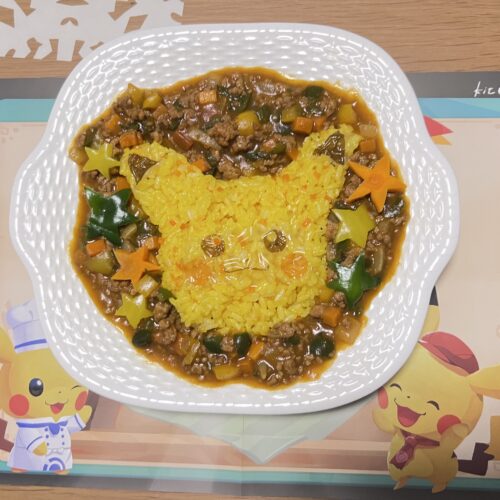 Kit Oisix「4種野菜のピカチュウカレー」「ようこそ!ポケモンカフェ〜まぜまぜパズル〜」