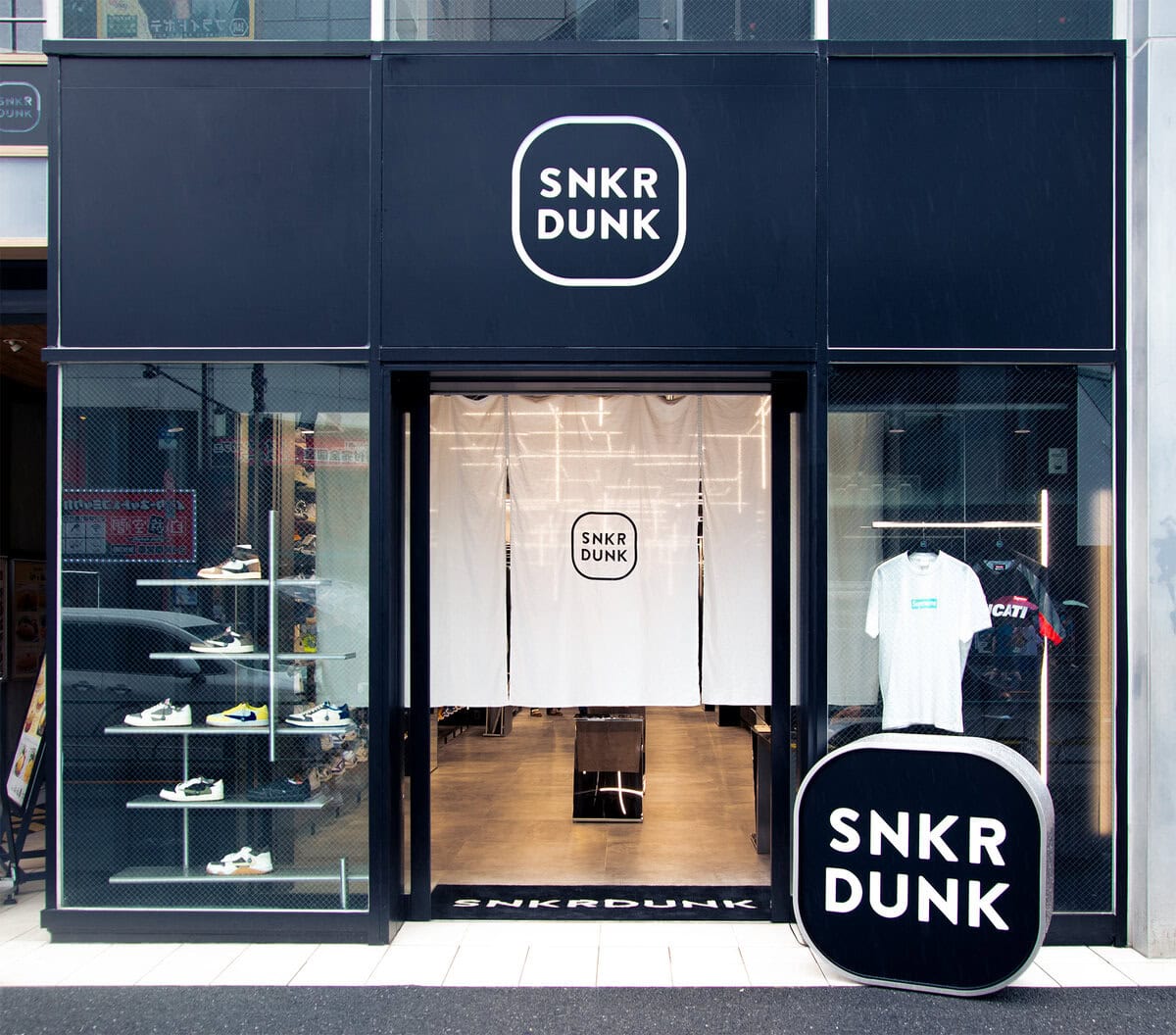 SNKRDUNK FLAGSHIP STORE