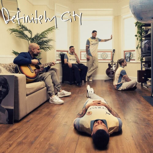 プロモーション撮影では、アルバム Definitely Maybe のジャケットを再現したリビングルームにて実施。