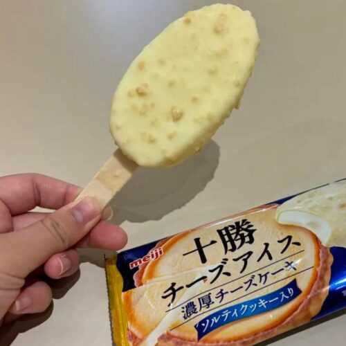 「明治が本気で作ったチーズアイスが美味すぎ」1088万人の“チーズラバー”に捧げる「十勝チーズアイス 濃厚チーズケーキ」