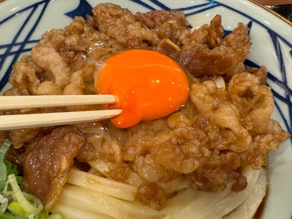 焼きたて牛すき釜玉うどん