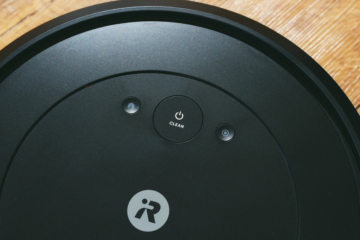 「あのルンバが5万円代で手に入る！」Roomba Combo 2 Essential ロボット ＋ AutoEmpty™ 充電ステーションを試してみたら…