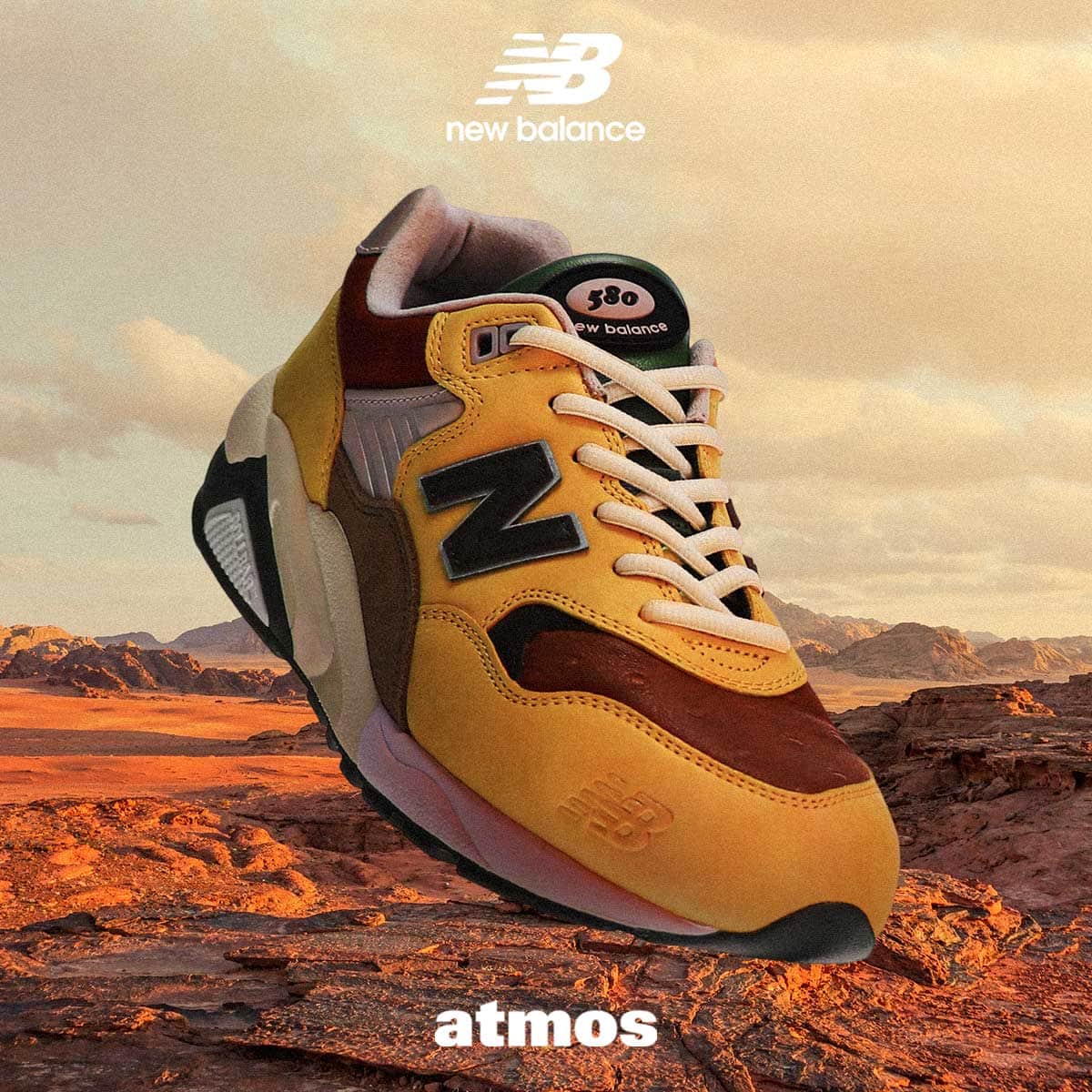 atmos（アトモス）が手掛けたNew Balance（ニューバランス）のMT580別注デザインが登場する。多彩なレザー使いで贅沢な仕上がりとなっている。