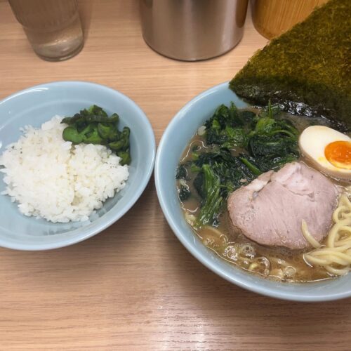 東急東横線・日吉駅にある「武蔵家」の家系ラーメン