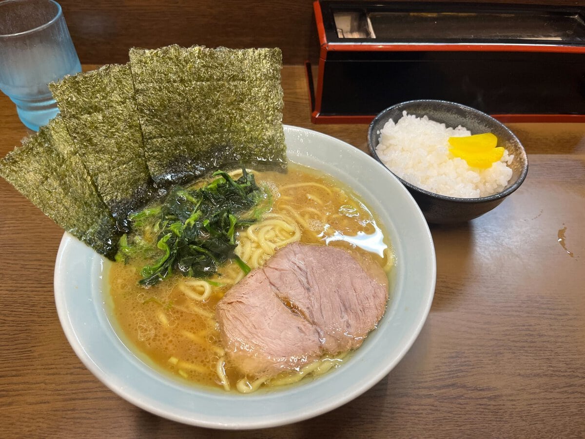 相鉄線・上星川駅にある「寿々㐂家」の家系ラーメン