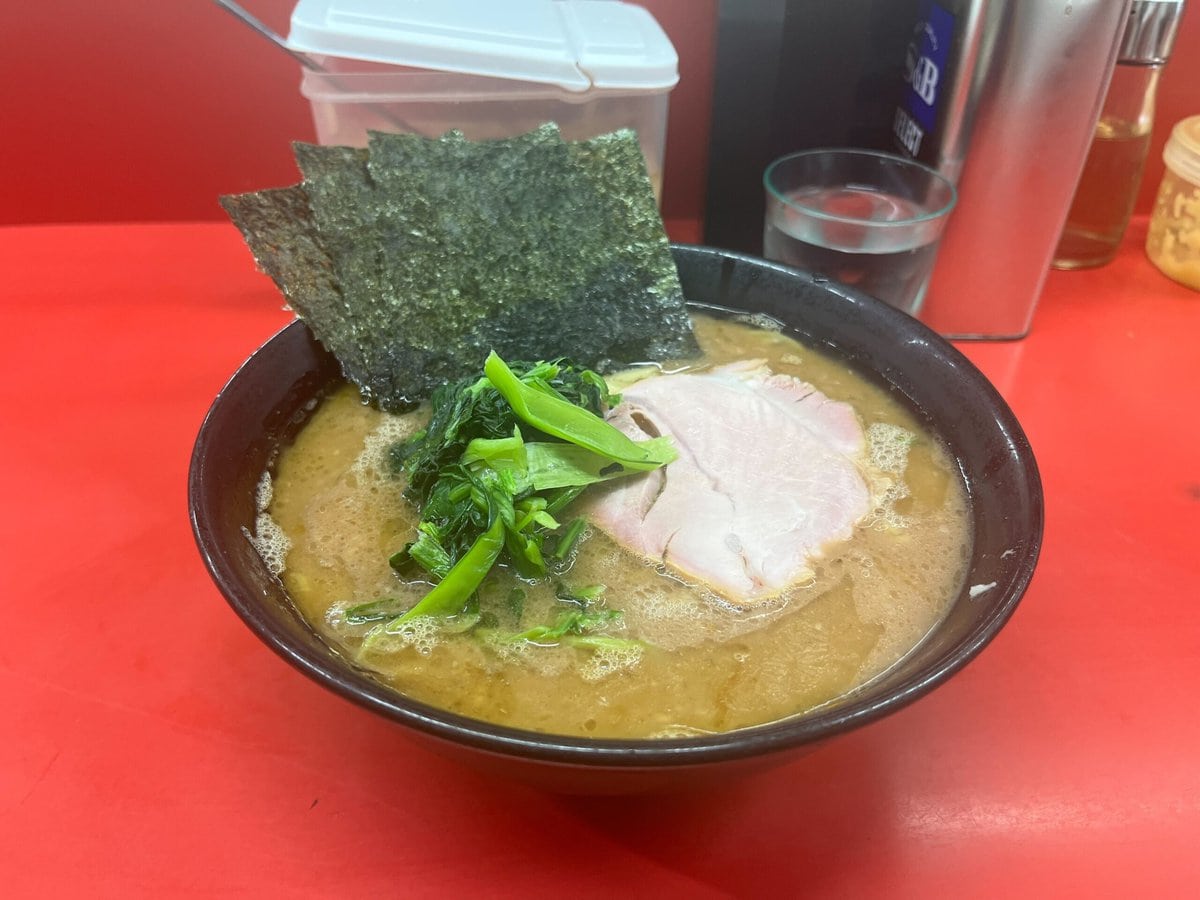 JR根岸線・新杉田駅にある「杉田家 本店」の家系ラーメン