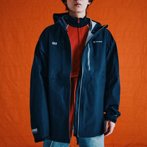 WIND AND SEA×Snow Peakによるコラボコレクションでは、Snow PeakのGORE-TEX®を基軸としたコレクシションパッケージを展開。別注フリースもラインナップする特別なカプセルコレクションとなっている。