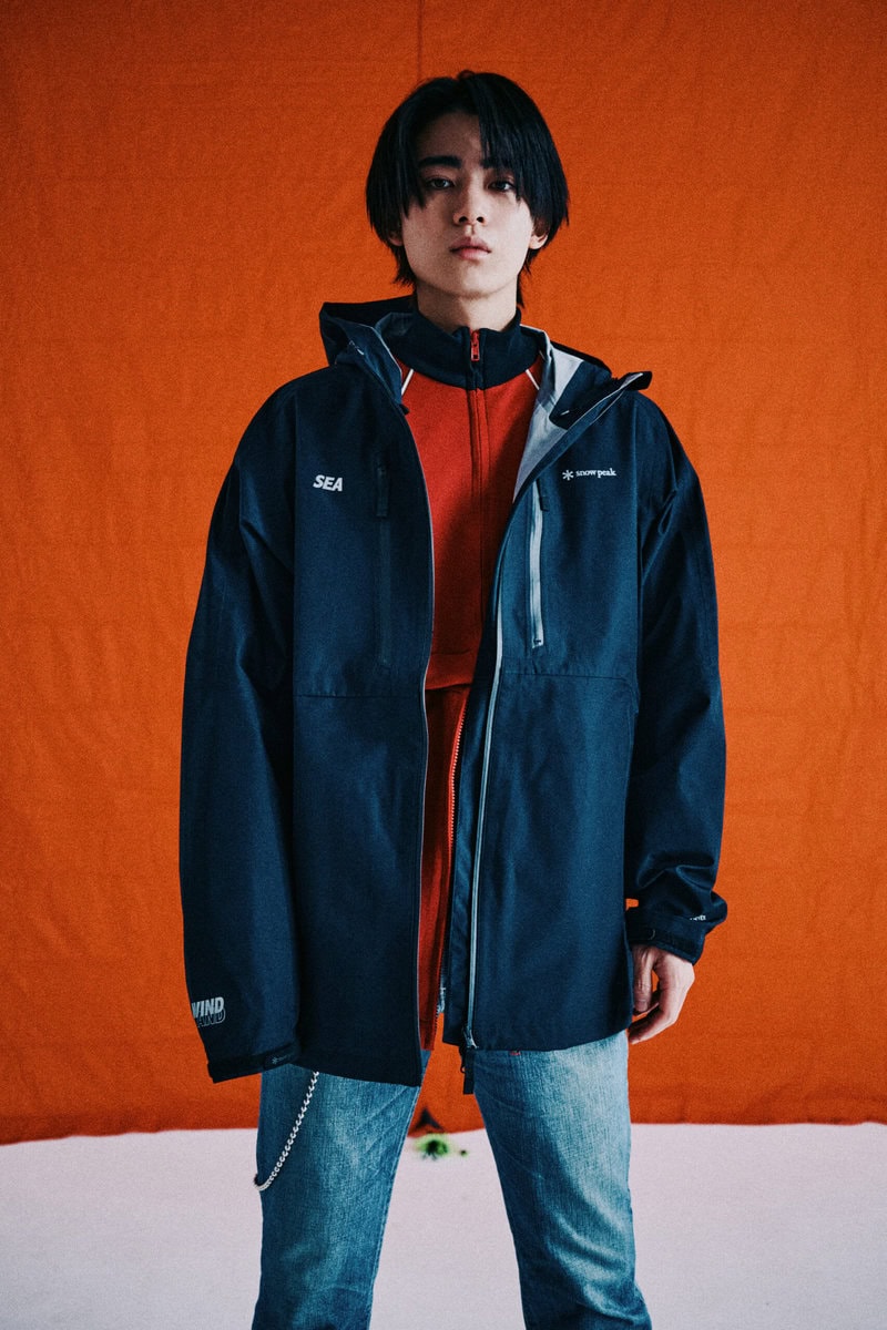 WIND AND SEA×Snow Peakによるコラボコレクションでは、Snow PeakのGORE-TEX®を基軸としたコレクシションパッケージを展開。別注フリースもラインナップする特別なカプセルコレクションとなっている。