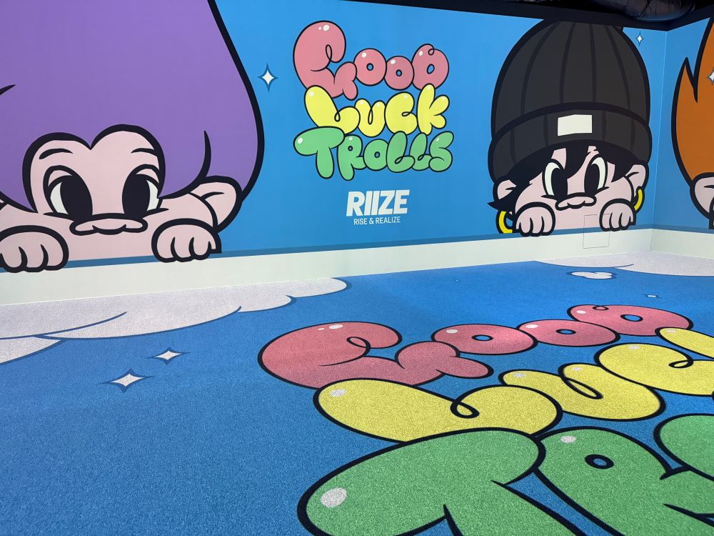 RIIZE × Good Luck Trolls メディアゾーン