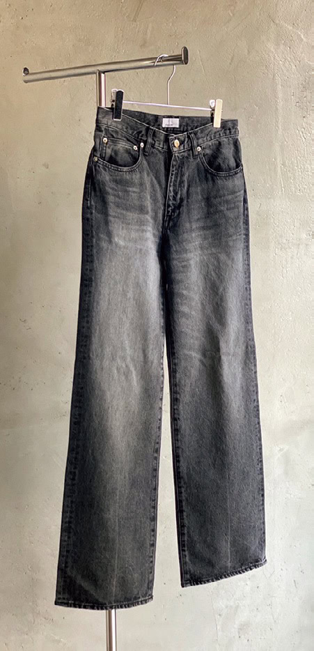 モデル・小松紘大さんが最近買ってよかったモノ『GEN IZAWA straight denim pants』