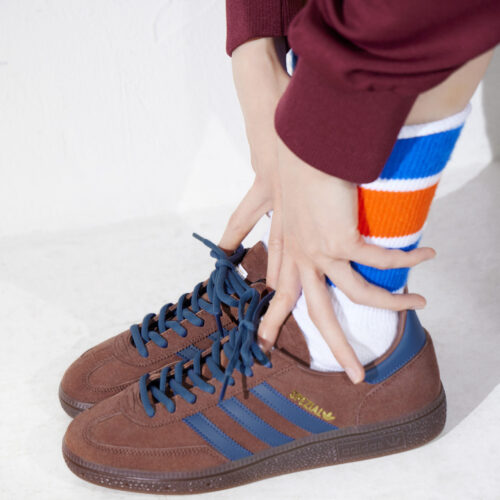 HANDBALL SPEZIAL［ハンドボール スペツィアル］ABCマート別注カラーである「ブラウン」を履きこなすあの