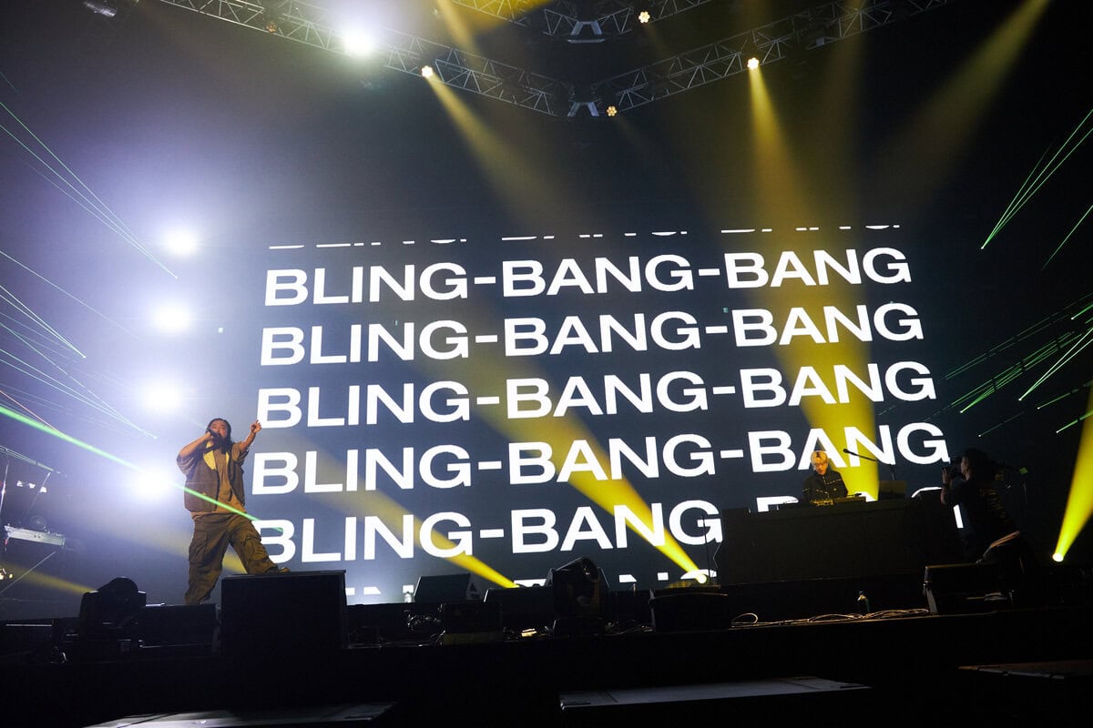 「Bling-Bang-Bang-Born」ほか全8曲を披露したCreepy Nuts