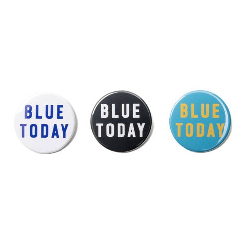 さらに本別注限定となるBLUE BLUEオリジナルの「BLUE TODAY」缶バッジが付属。