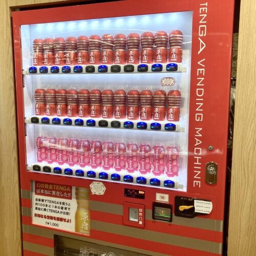 TENGA LAND、店内に設置されたTENGAの⾃動販売機