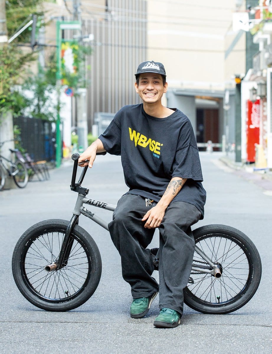 W-BASEライダー・比嘉治宏さんがBMXで愛用しているNIGEL SYLVESTER×NIKE AIR の『JORDAN 4 RM PRO 』