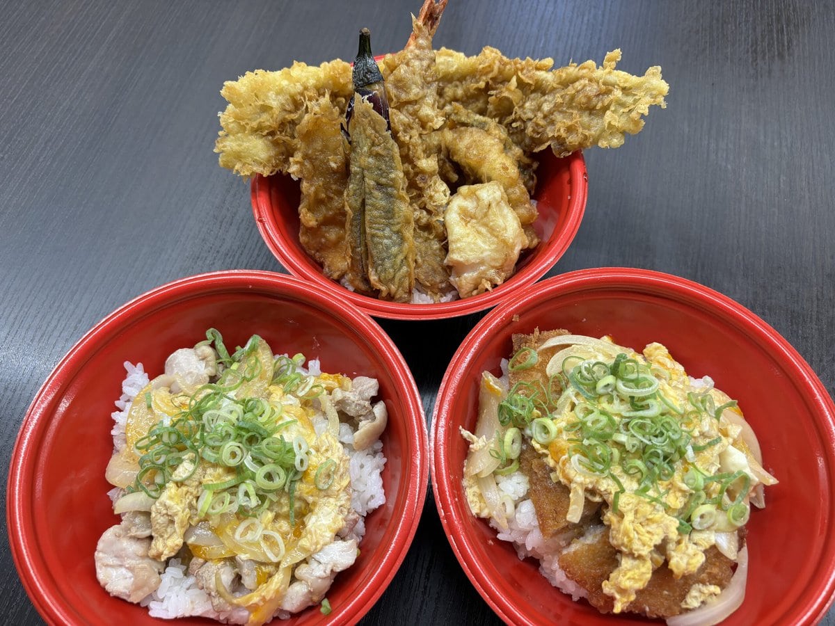 G-FRONT 1F　大井競馬場食堂　上：大穴天丼 　左下：親子丼　右下：かつ丼