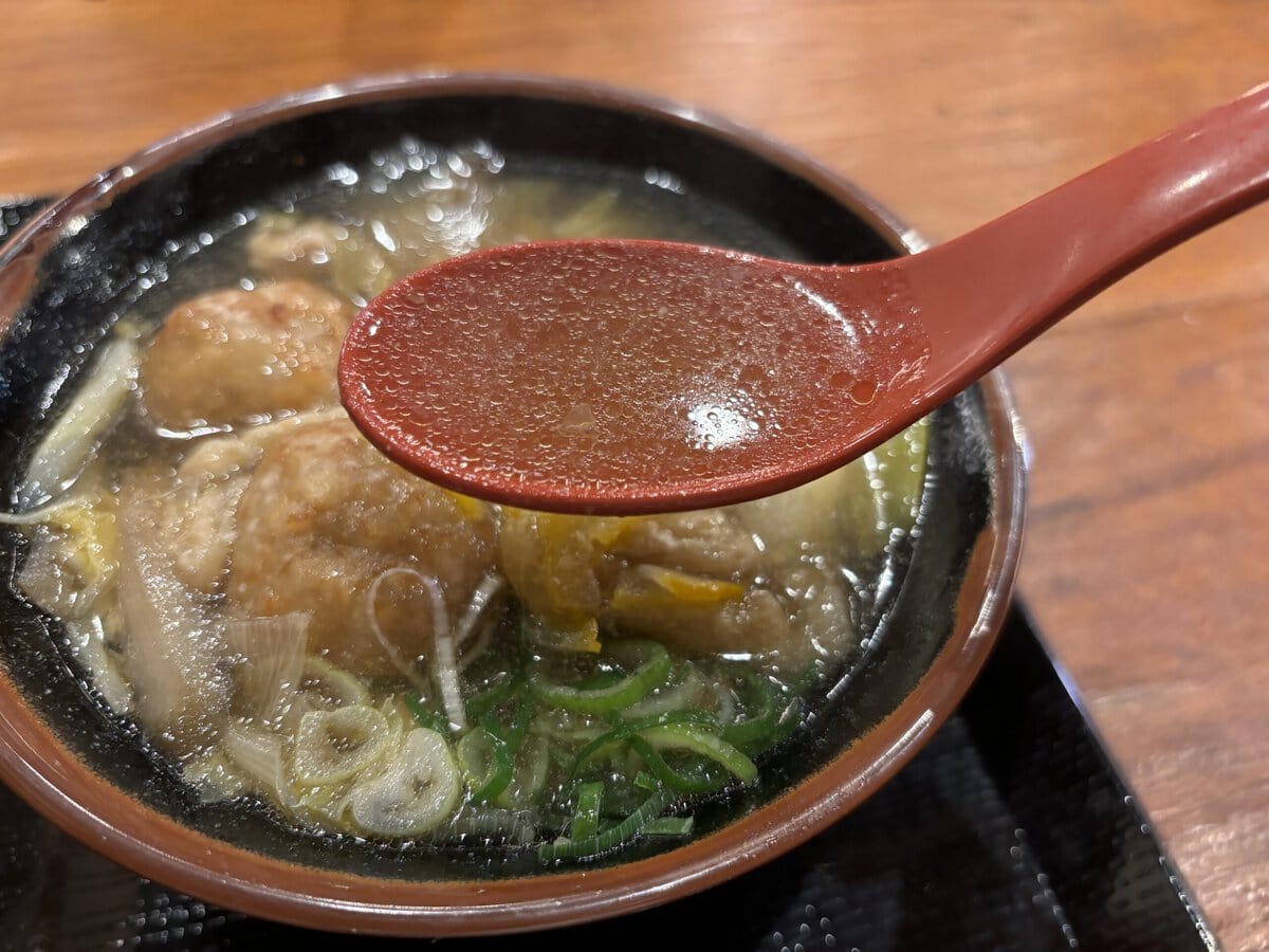 【東京都】江戸前！塩ちゃんこつけ汁　澄んだだしに旨みが溶け出している