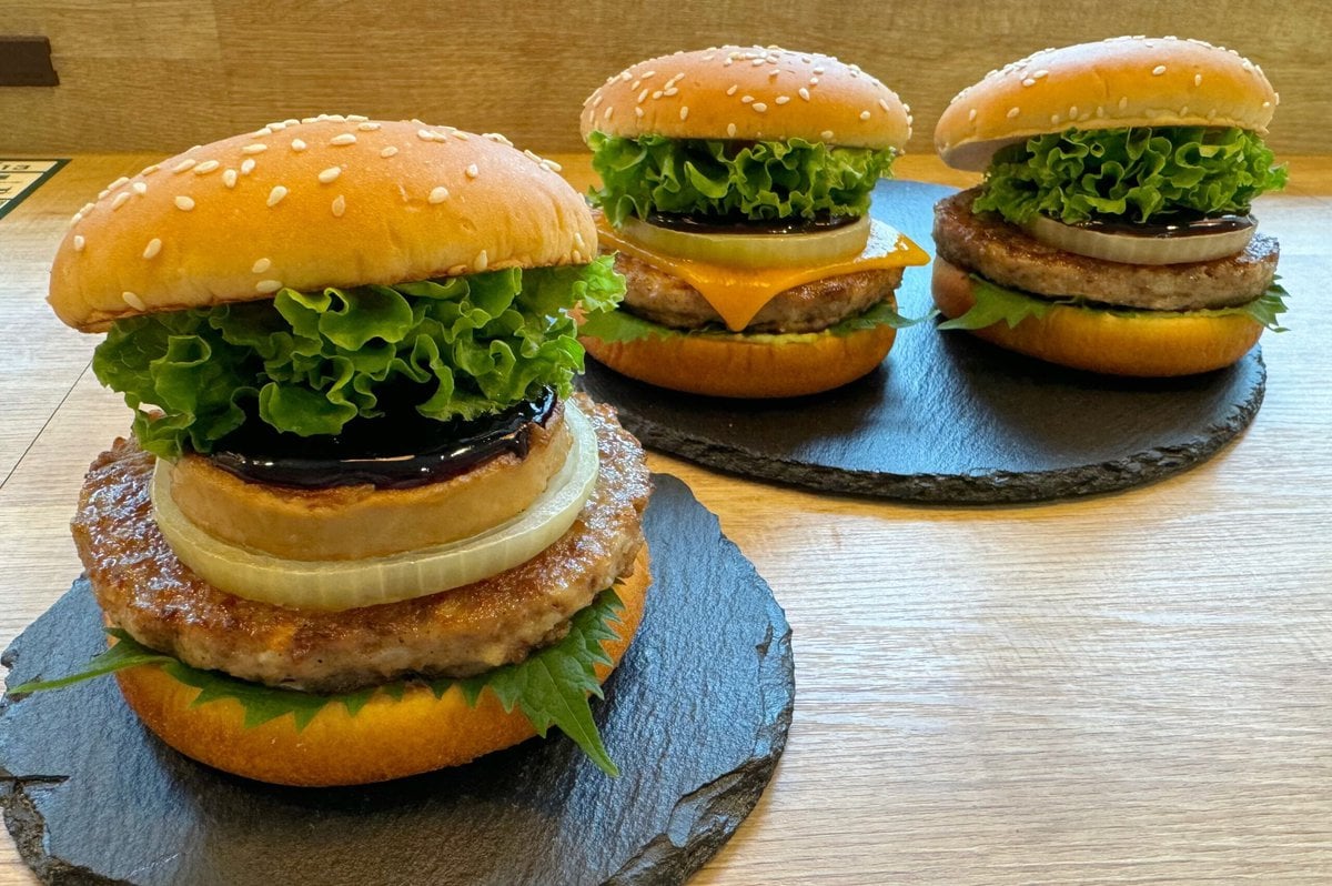 フレッシュネスバーガー冬の定番「神戸牛バーガー」、今年は贅沢バーガー3種が登場