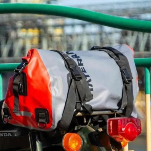 【超防水バッグ】ガチのライダーが考案！耐水圧20,000mm超の防水生地を使用した“最強のツーリング・スポーツの相棒”