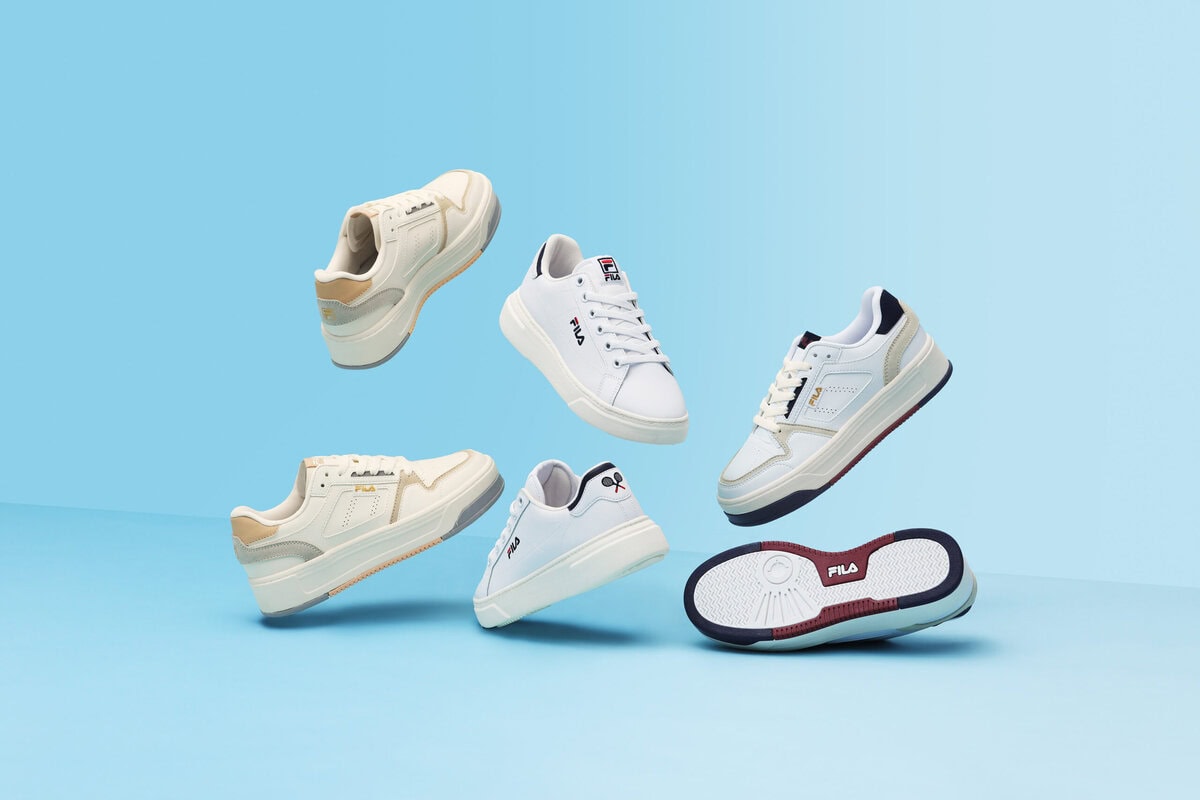 スポーツライフスタイルブランド FILA（フィラ）。今回、軽量スニーカー「FILA COURT FEATHERY」と「COURT PLUMPY FEATHERY」を2024年8月下旬より順次発売する。