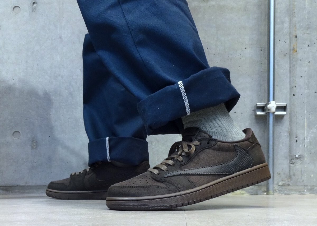 Travis Scott × Nike（トラヴィススコット × ナイキ）のエア ジョーダン 1 ロー OG SP "ベルベットブラウン アンド ダークモカ"