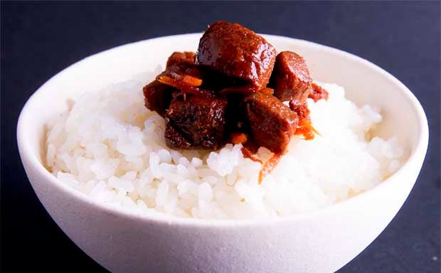 ご飯のお供「まぐろ角煮」ご飯にのせて