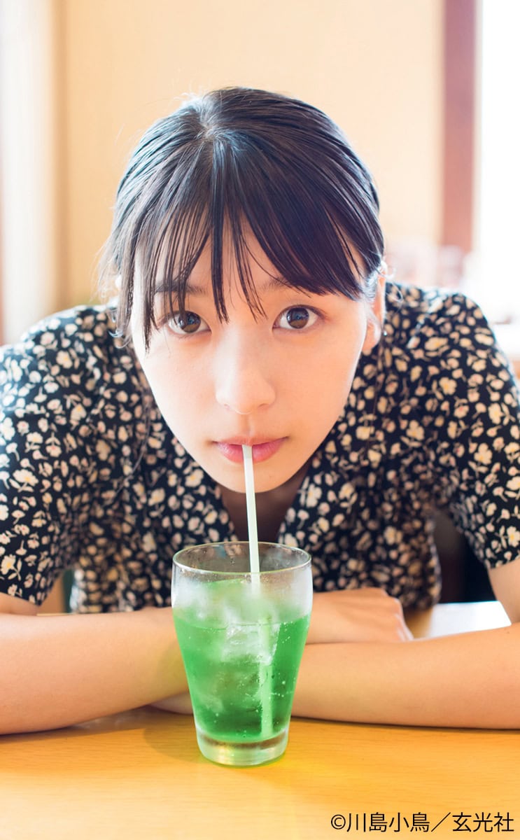 女優・鳴海唯の1st写真集『Sugarless』