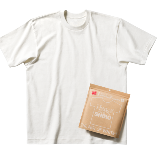 「Hanes T-SHIRTS SHIRO®」に続く、待望の黒Tシャツ「Hanes T-SHIRTS KURO®」の登場で、その日の気分やコーディネートに合わせて最適な色選択が可能に。