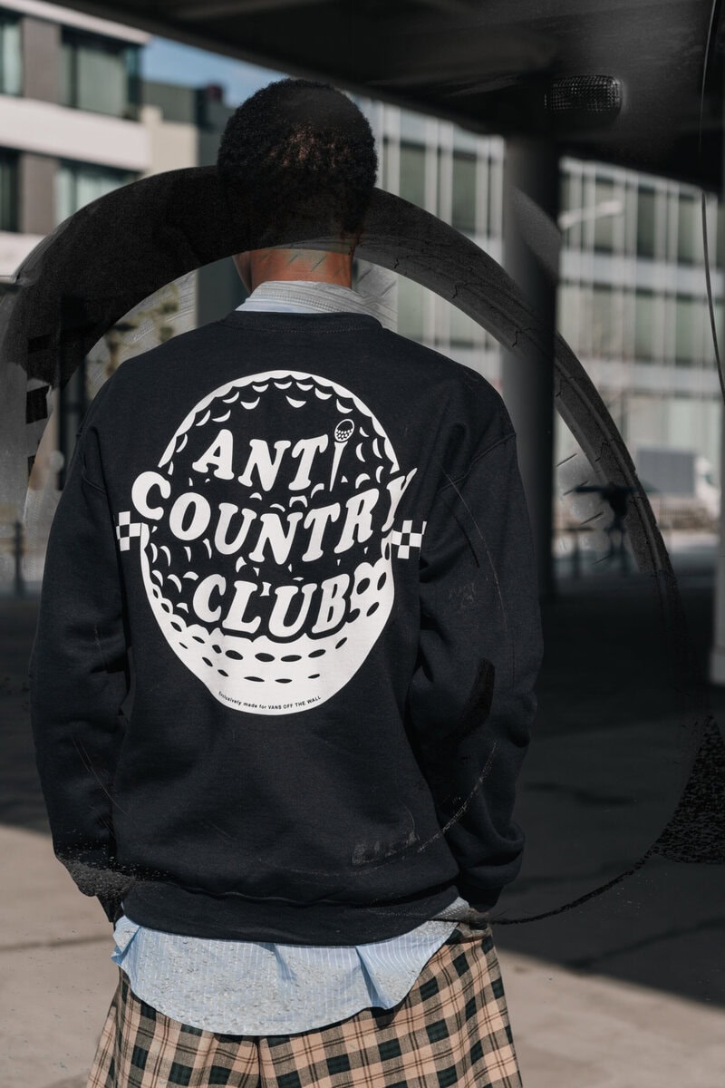 アクションスポーツフットウェア＆アパレルブランドのVANSは、ANTi COUNTRY CLUB TOKYOとの初のコラボレートコレクションを2025年2⽉28⽇（⾦）に先⾏販売、3⽉1⽇（⼟）より⼀般販売する。