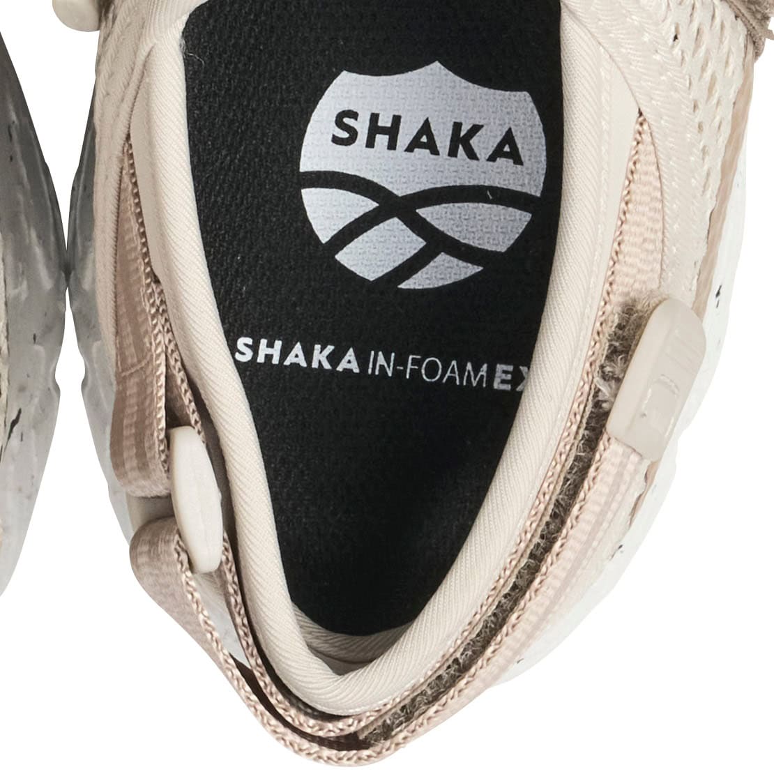 SHAKA IN-FOAM EXのインソールで履き心地もお墨付きだ。