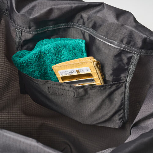 たたんで収納する部分は、バッグ時は内ポケットとして使える